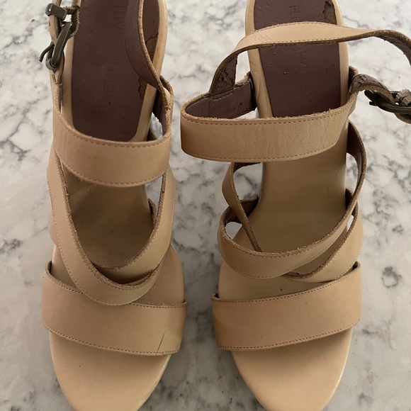 Hive and Honey high heel shoes.  Size 9.5. Color tan. - Picture 1 of 7